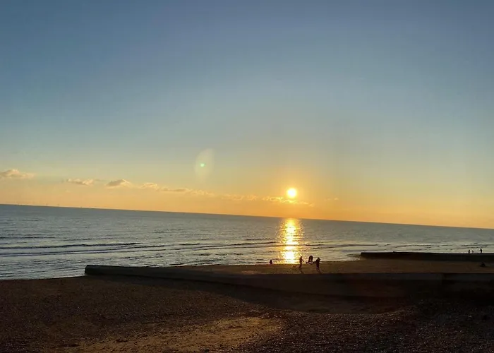 The Windsor Apartment By Gge, Brighton Beach, Sleeps 4